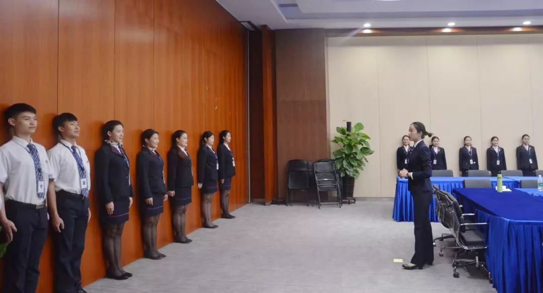 提升服務質(zhì)量，塑造專業(yè)形象——廣電城市服務城市規(guī)劃展覽物業(yè)服務中心開展服務禮儀與會務服務培訓